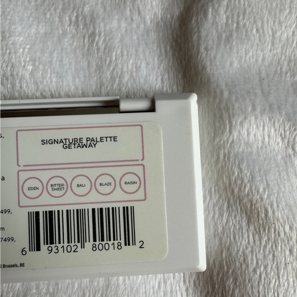 Ofra Cosmetics Getaway Eyeshadow Palette - Picture 5 of 5